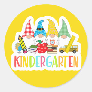 Sticker Rond Cute gnomes école maternelle bus globe books