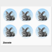 Sticker Rond Cute Grey Rabbit contre un ciel bleu (Feuille)