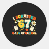 Sticker Rond Cute I Survived 67 Days Of School Funny Meme Teach (Devant)
