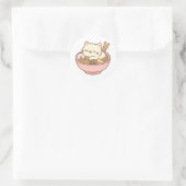 Sticker Rond Cute Kawaii Chat Dormir dans le Ramen Bowl (Sac)