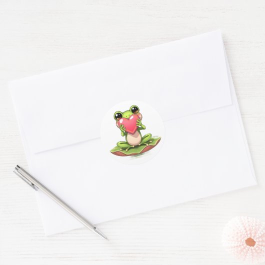 Sticker Rond Cute Little Frog Holding a Heart (Enveloppe)
