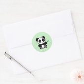 Sticker Rond Cute Little Panda avec Bâton en Bambou vert (Enveloppe)