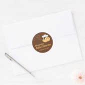 Sticker Rond Cute Modern Honey Bee Baby shower Invitation (Enveloppe)