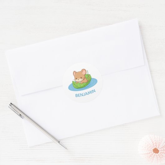 Sticker Rond Cute Mouse in a Leaf Boat Custom Name (Enveloppe)