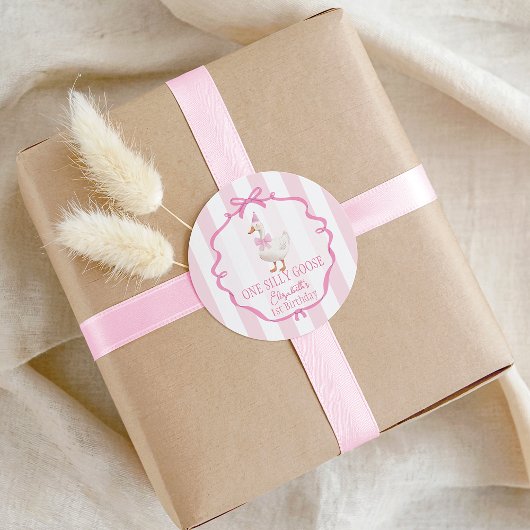 Sticker Rond Cute One Silly Goose Pink Bow First Birthday