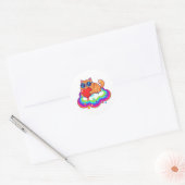 Sticker Rond Cute Orange Cat Holding Red Heart on Rainbow Cloud (Enveloppe)