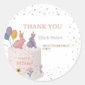 Sticker Rond Cute Rabbits on Cake Joint Birthday Sister (Devant)