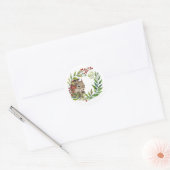 Sticker Rond Cute Squirrel Peeking out Holly Wreath (Enveloppe)