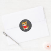 Sticker Rond Cute Tiger Holding Heart Kawaii Valentines Day Men (Enveloppe)