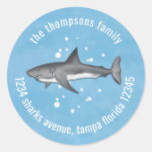 Sticker Rond Cute Whimsical Blue Ocean Sharks Adresse de retour (Devant)