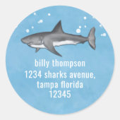 Sticker Rond Cute Whimsical Blue Ocean Sharks Adresse de retour (Devant)