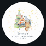 Sticker Rond Cute Woodland Animals Baby's First Christmas Photo<br><div class="desc">Les premiers animaux de la forêt boisée de Noël de mignonne bébé au piano avec ciel étoilé dans l'arrière - plan. Ajoutez la photo géniale de bébé pour le meilleur cadeau de vacances pour toujours.</div>