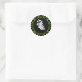 Sticker Rond Dame Vert Jaune En Blanc Fantôme Halloween (Sac)