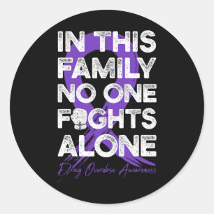 Sticker Rond Dans Cette Famille, Personne Ne Lutte Seul Contre