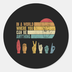 Sticker Rond Dans Un Monde Où Vous Pouvez Être N'Importe Quoi Ê