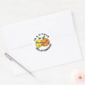 Sticker Rond Dans Une Relation Citrus Amusant Fruit Pun (Enveloppe)