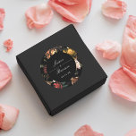 Sticker Rond Dark Moody Romantic Floral Néerlandais Mariage<br><div class="desc">Parfait pour les faveurs ou les kits de bienvenue. Customisez le texte et déplacez ou mettez à l'échelle le cercle et les flancs selon vos besoins. Les couleurs circulaire et arrière - plan sont modifiables.</div>