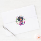 Sticker Rond Dark-Skinned Mermaid With Pink Tail (Enveloppe)