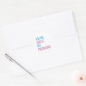 Sticker Rond Demande-moi mes pronoms (Enveloppe)