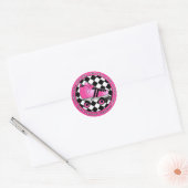 Sticker Rond Derby Chicks Roll with It - Hot Rose Black White (Enveloppe)