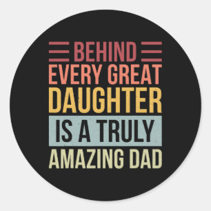 Sticker Rond Derrière chaque grande fille, il y a un papa vraim