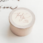 Sticker Rond Désert de Whimsical | Faveur de mariage Merci beig<br><div class="desc">Ce désert fantaisiste | beige merci mariage est parfait pour votre simple rustique western beige et terre cuite mariage. La palette de couleurs de saumons neutres est vintage au sud-ouest avec une touche rétro moderne. Le script est une délicate calligraphie minimaliste manuscrite qui est assez élégant et romantique. Le produit...</div>