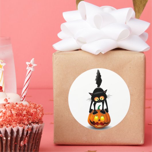 Sticker Rond Dessin d'Halloween au chat effrayé sur Citrouille (Fête)