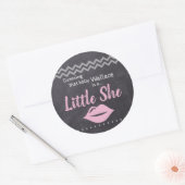 Sticker Rond "Deviner la petite fille" - "Little She" (Enveloppe)