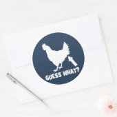 Sticker Rond Devinez Quoi ? Bouton de poulet (Enveloppe)