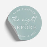 Sticker Rond Dîner de répétition doux bleu vert | Nuit avant<br><div class="desc">Ajoutez une touche sereine et élégante à votre dîner de répétition mariage avec cet autocollant rond bleu-vert doux avec "La nuit avant". Parfait pour les couples qui aiment les couleurs douces et modernes. Avec son design classique et minimaliste, cet autocollant est idéal pour sceller des enveloppes, décorer des sacs de...</div>