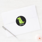 Sticker Rond Dino-sore Funny Irritated Dinosaur Pun Dark BG (Enveloppe)