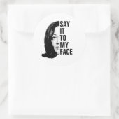 Sticker Rond Dis-le-moi en face - Kamala Harris (Sac)