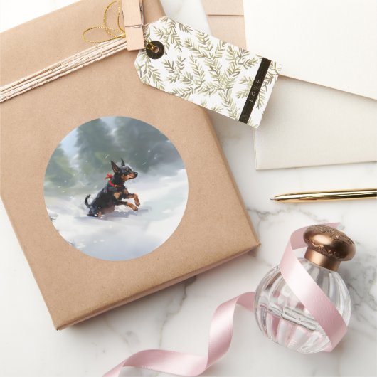 Sticker Rond Doberman Pinscher neige de Noël hiver (Cadeaux)