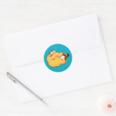 Sticker Rond Dormir la fille avec chat confortable (Enveloppe)