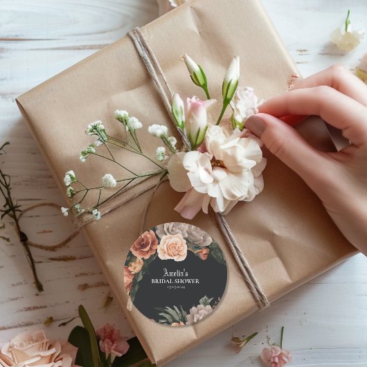 Sticker Rond Dramatique sombre et mystérieuse douche de mariée 