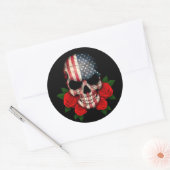 Sticker Rond Drapeau américain avec des roses rouges (Enveloppe)
