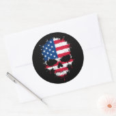 Sticker Rond Drapeau américain Splatter Skull (Enveloppe)