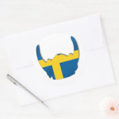Sticker Rond Drapeau de casque viking suédois (Enveloppe)