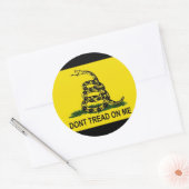 Sticker rond Drapeau Gadsden (Jaune/Noir) (Enveloppe)