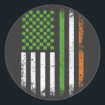 Sticker Rond Drapeau irlandais américain Irlande<br><div class="desc">Drapeau irlandais Irlande Drapeau pour Jour de la Saint Patrick Groupe Famille Correspondance Design Cadeau Classic Round Stickers Classic Collection.</div>