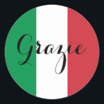 Sticker Rond Drapeau italien Élégante Calligraphie Grazie<br><div class="desc">Grazie ... une langue italienne merci message contre les couleurs du drapeau italien. Vous pouvez modifier le style de calligraphie moderne et élégant pour créer votre propre message texte personnalisé. Essayez un style de police, une taille et une couleur différentes et personnalisez la conception du texte pour créer vos propres...</div>