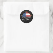 Sticker Rond Drapeau Radical par Basic Decency USA (Sac)