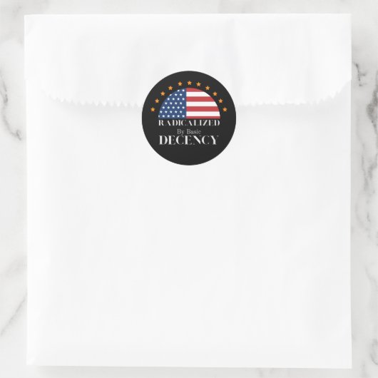 Sticker Rond Drapeau Radical par Basic Decency USA (Sac)