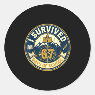Sticker Rond Drôle 67 Meme Étudiant J'ai Survécu 67 Jours D'Éco
