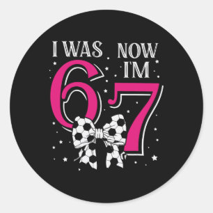 Sticker Rond Drôle 67six Sept Fille Anniversaire Football J'ava
