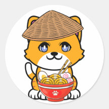 Drôle chat orange mange des nouilles