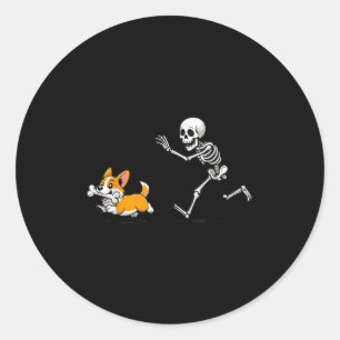 Sticker Rond Drôle de chien Corgi vole un os de squelette Hallo