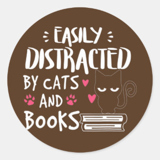 Sticker Rond Drôle facile distrait par les chats et livres chat