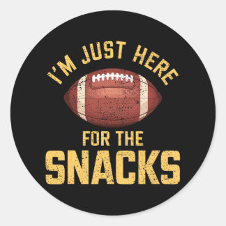 Sticker Rond Drôle Je suis juste ici pour les snacks Football 1