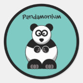 Sticker Rond Drôle Pandamonium Panda Cartoon, Mignonne Pun Stre (Devant)